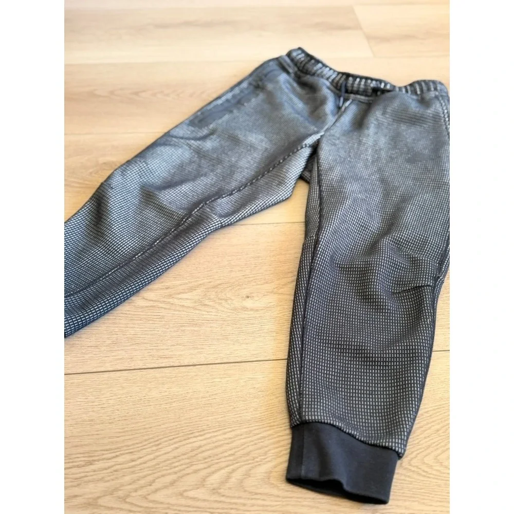 Nike Tech Fleece Kids Medium Black Grey Grid Pattern Tapered Jogger Sweatpants